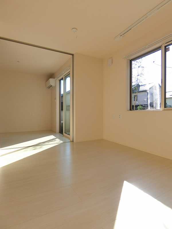 居室・リビング　※同物件、別部屋になります。