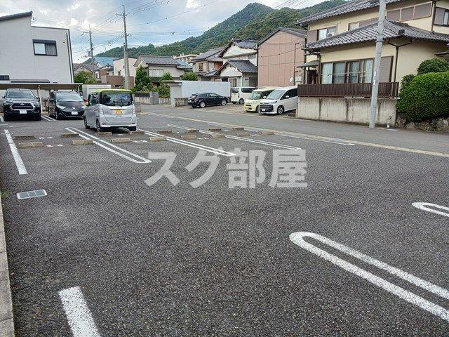 【フレイムＡの駐車場】