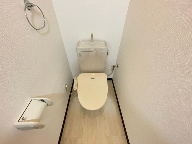 トイレ　温水洗浄便座付き