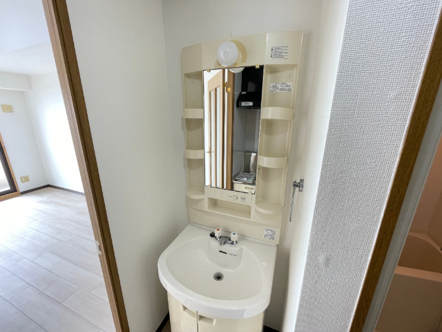 洗面設備　独立洗面台です