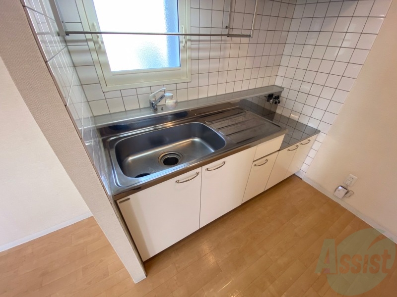 キッチン　キッチンです。ご自身でコンロを設置していただけます。