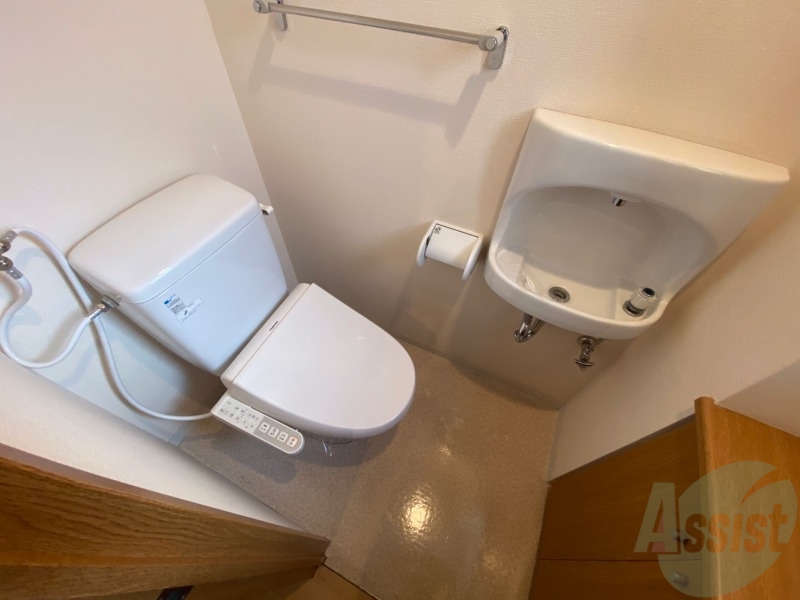 トイレ　ウォシュレット機能がついたトイレ。安心して使用できますね。
