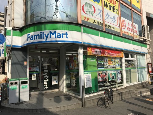 コンビニ　ファミリーマート 近鉄河内花園駅店（コンビニ）まで398m