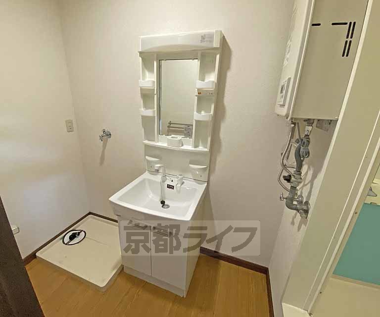 洗面設備　独立シャワー洗面台です。