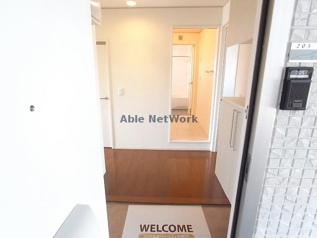 玄関　※同型参考写真