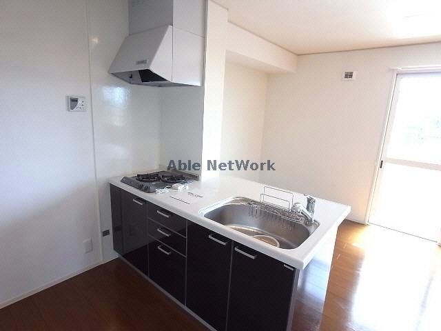 キッチン　※同型参考写真