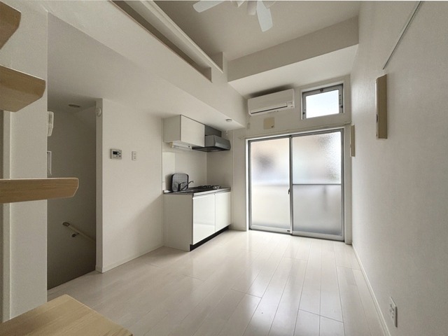 キッチン　※別号室の写真になります。