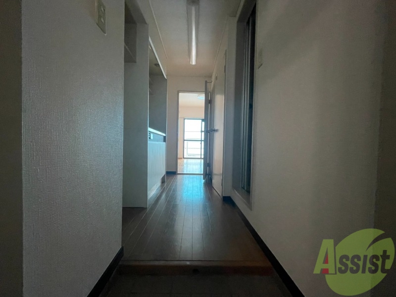 玄関　玄関から見たお部屋です。奥行で広さ伝わりますでしょうか