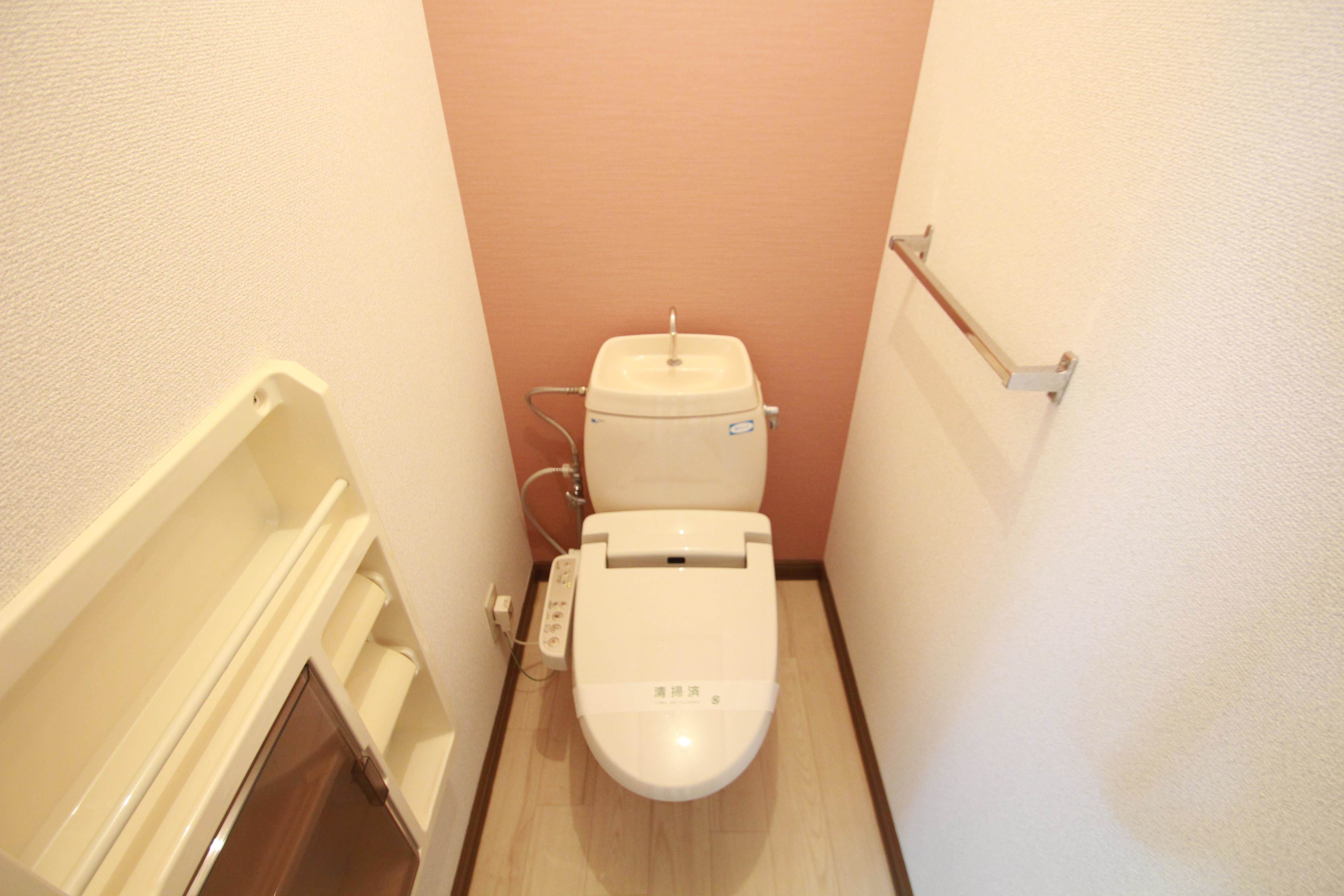 トイレ　ウォシュレット付きのトイレです。