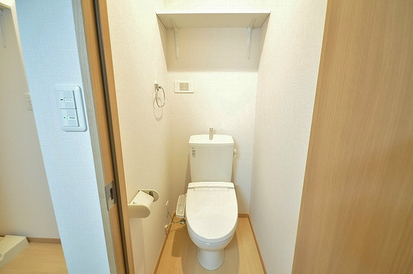 トイレ　温水洗浄便座