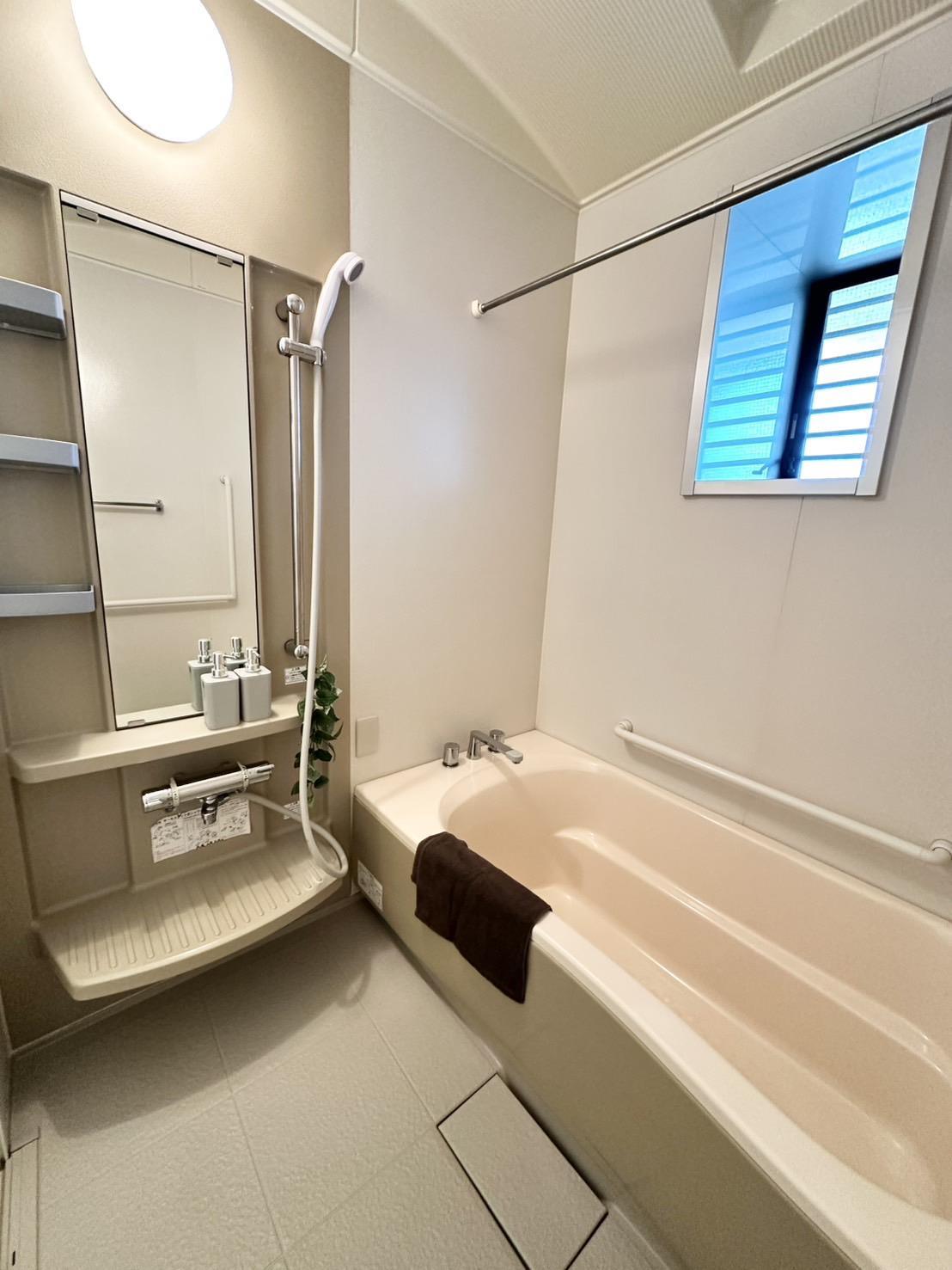 バス・シャワールーム　一坪風呂でゆったりくつろげる浴室