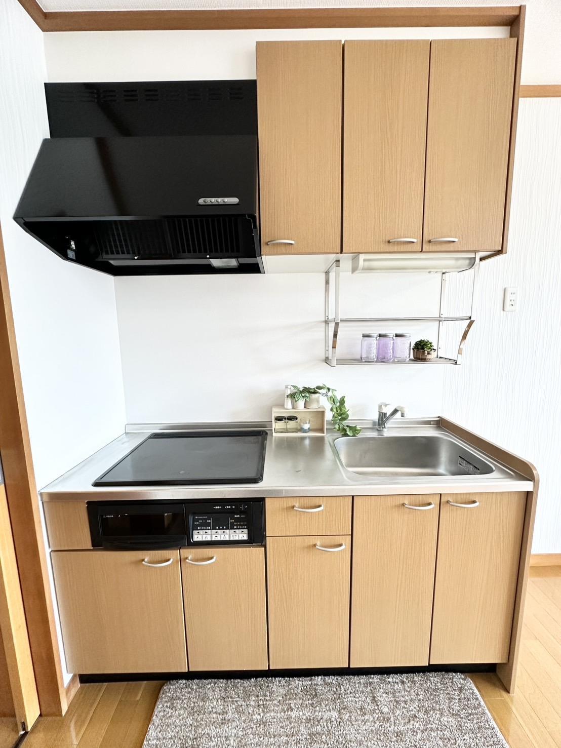 キッチン　便利なシステムキッチン。ＩＨクッキングヒ－タ－搭載