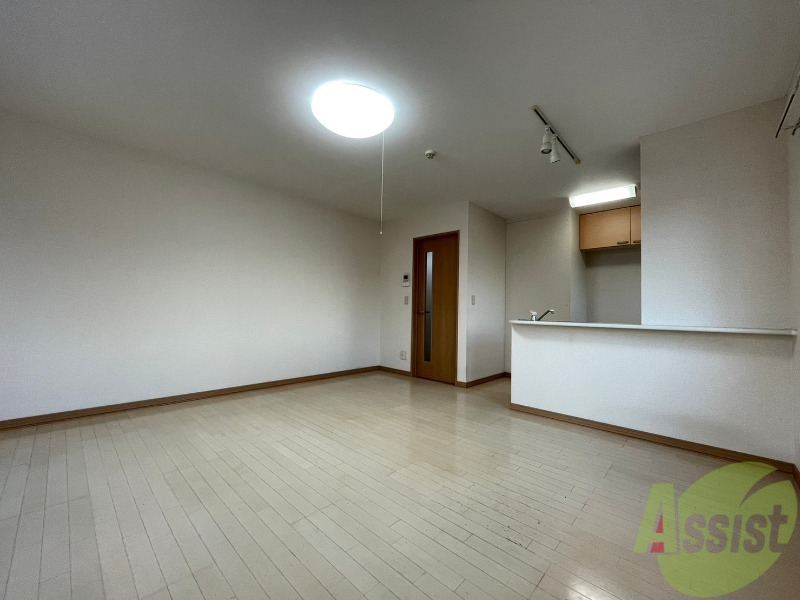 居室・リビング　広々としたリビングですね。使い勝手がよさそうですね！