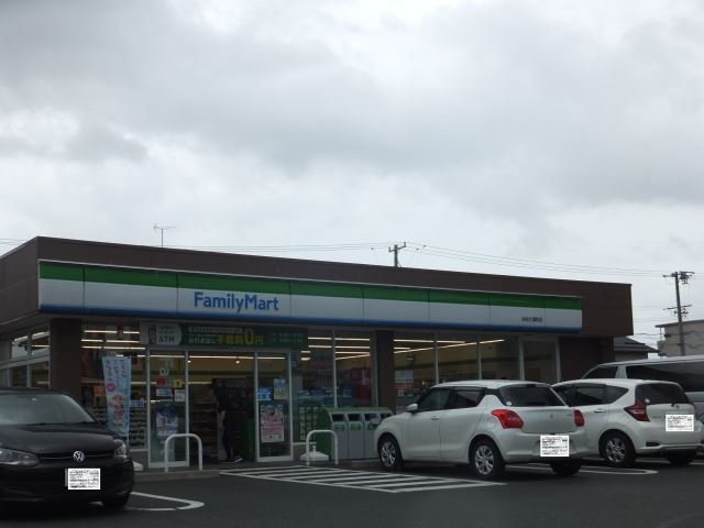 コンビニ　ファミリーマート（コンビニ）まで500m
