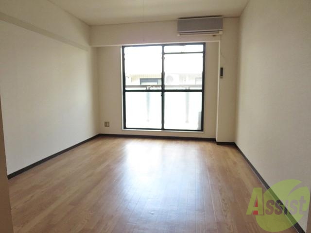 居室・リビング　広々とした洋室ですね！便利でありがたいですよ！