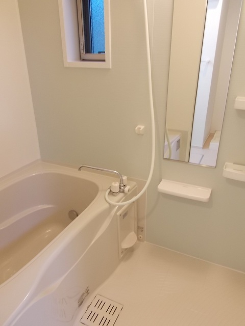 バス・シャワールーム　追い焚き、浴室乾燥機完備してます