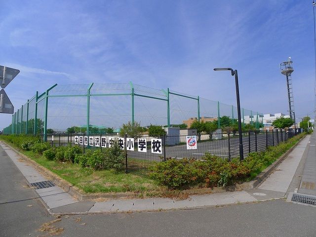 小学校　太田市立沢野中央小学校（小学校）まで300m