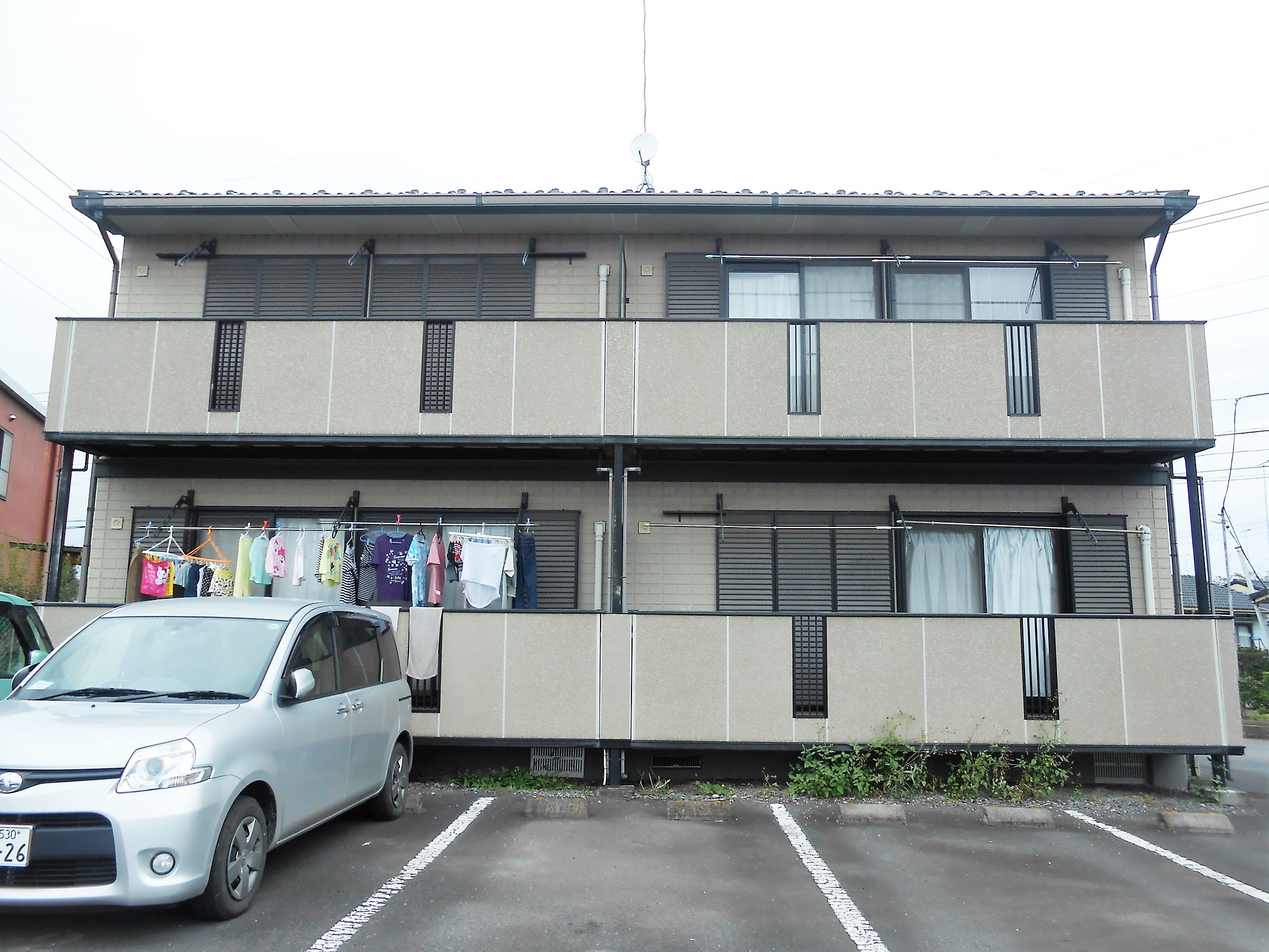 建物外観　全室角部屋の物件です！南向きで日当たり良好です。