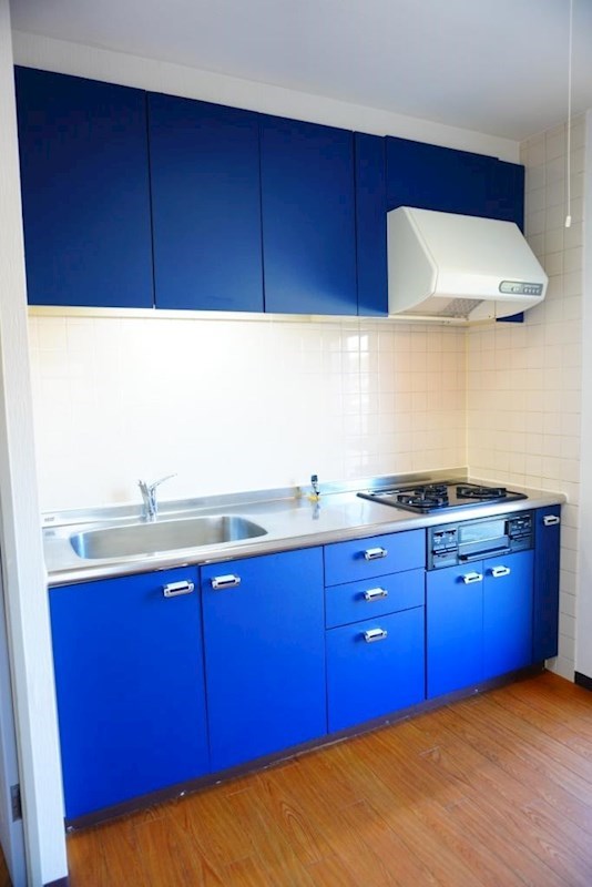 キッチン　３口ガスコンログリル付システムキッチンでお料理ラクラク