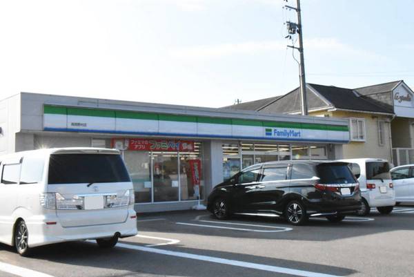 コンビニ　ファミリーマート高岡野村店（コンビニ）まで700m