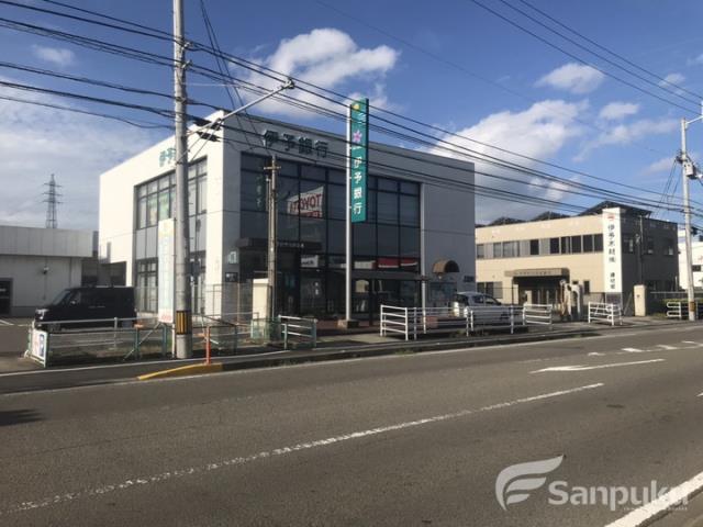 銀行　伊予銀行高岡支店（銀行）まで410m