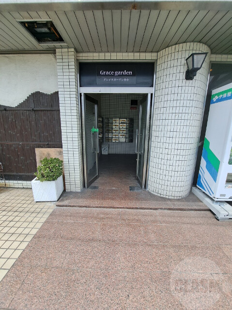 エントランス　清潔感あります♪