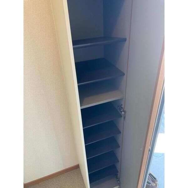 玄関　※別室の参考写真の為、現況優先です。
