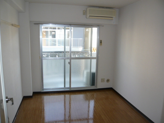 居室・リビング　※別号室の写真です