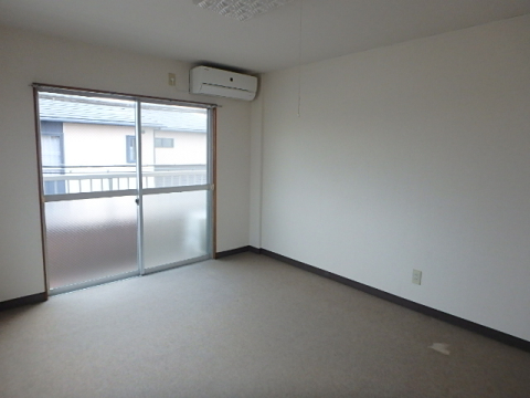 居室・リビング　※写真は他号室です