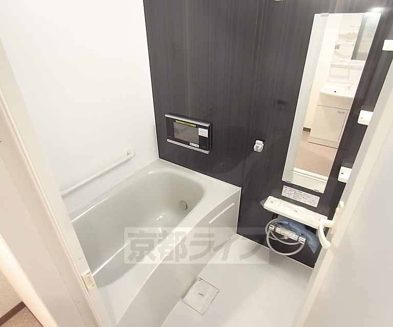 バス・シャワールーム　広めの浴室です。