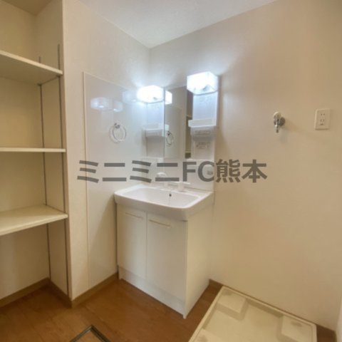 洗面設備　※写真は別号室のものですので現状優先とさせていただきます