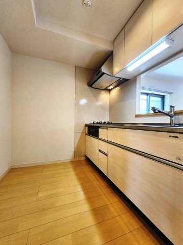 キッチン　同間取り別部屋の参考写真