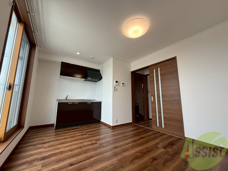 居室・リビング　リビングは８帖のＬＤＫです。広々していていいですね。