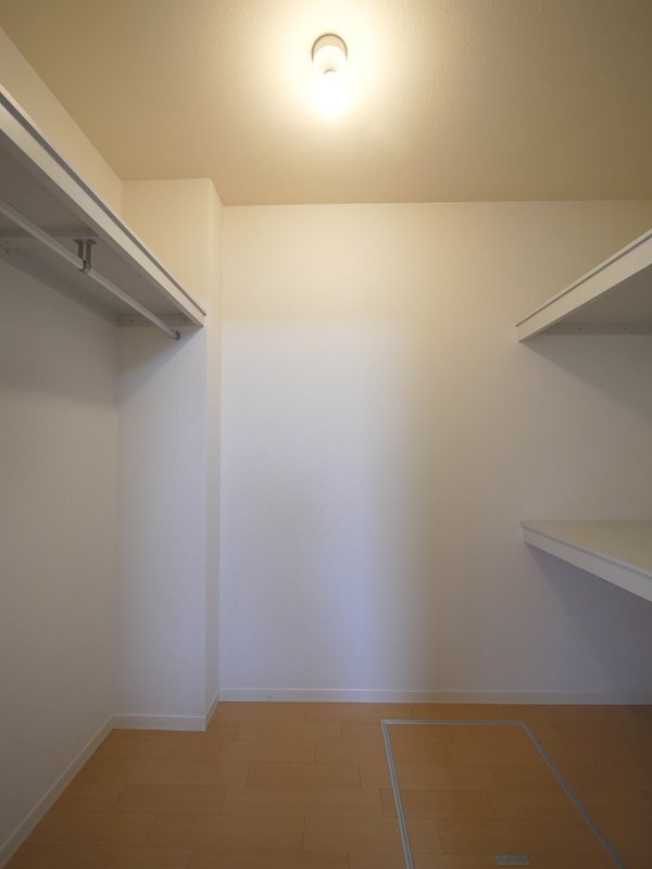 収納　ウォークインクローゼット（洋室6.2帖）