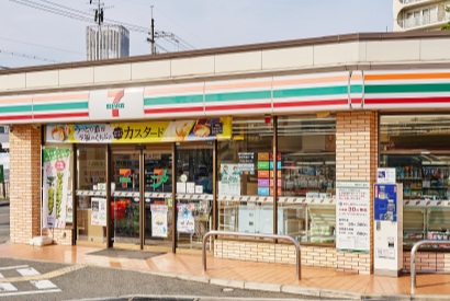 コンビニ　セブンイレブン東豊中4丁目店（コンビニ）まで263m