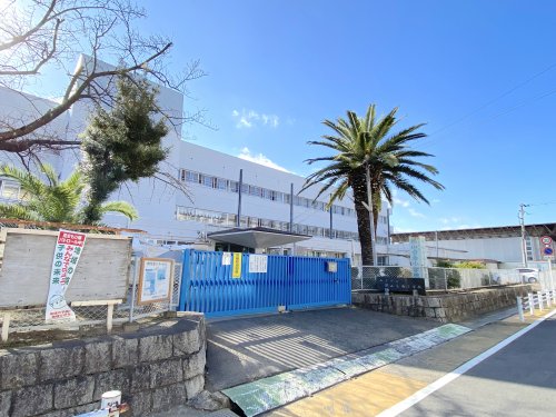 小学校　和泉市立鶴山台南小学校（小学校）まで759m