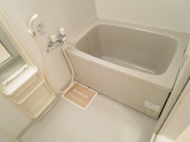 バス・シャワールーム　追い焚き給湯機能付き浴室です