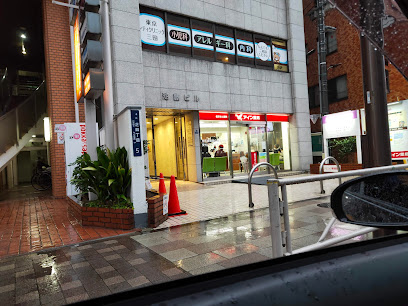 ドラックストア　アイン薬局 三田店（ドラッグストア）まで215m