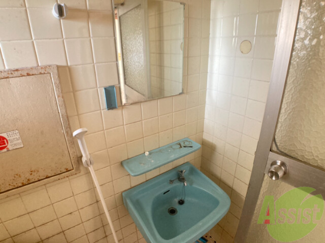 洗面設備　洗面台もあります。ここで身支度ができますね。