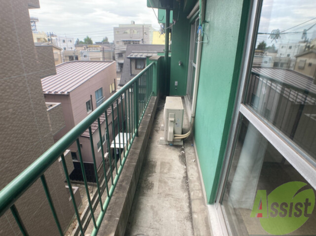 バルコニー　バルコニーは幅もしっかりあって洗濯物がはかどりそうですね。