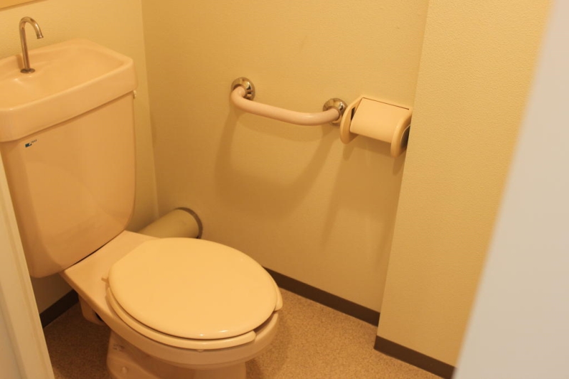 トイレ　温水洗浄便座取付可能です。