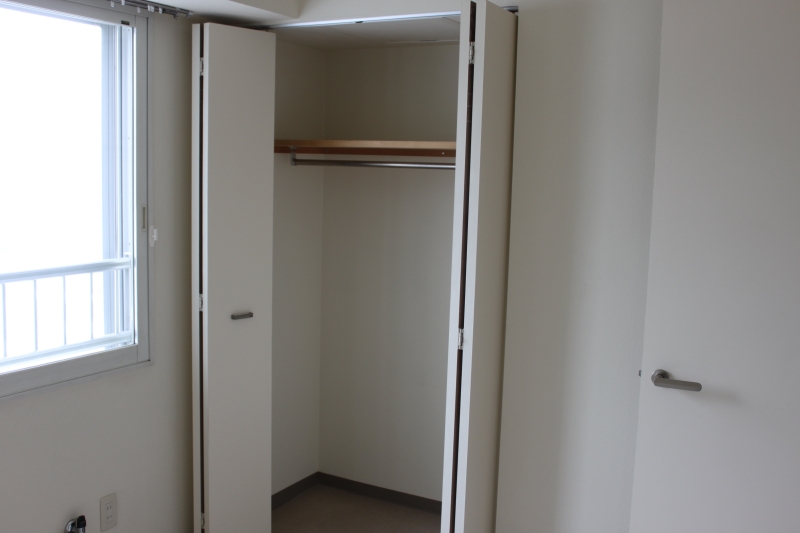 収納　以外と奥行のある収納です。