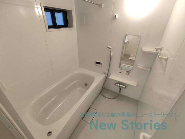 バス・シャワールーム　コンパクトで使いやすいお風呂です