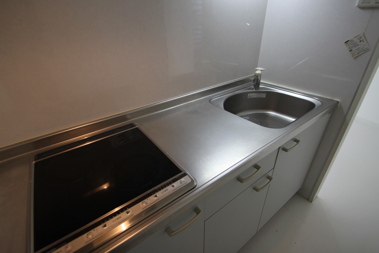 キッチン　広々とした２口コンロのあるキッチンスペースです。