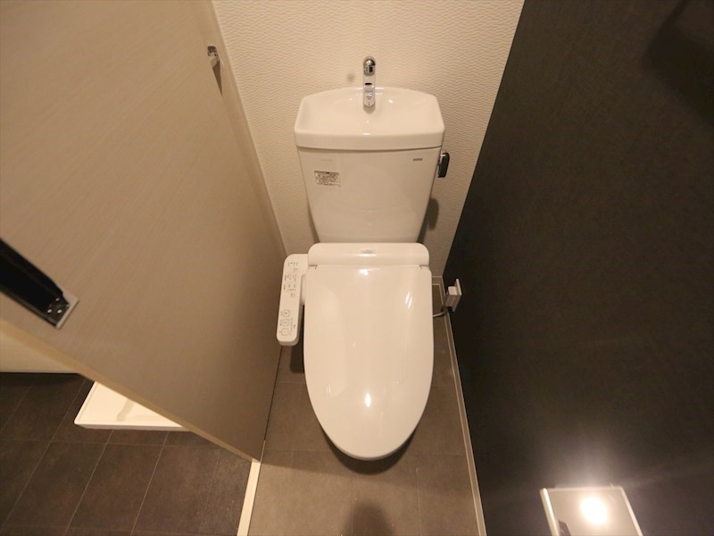 トイレ　温水洗浄暖房便座付トイレ