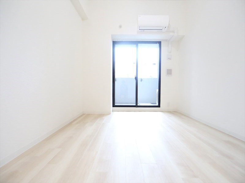 バルコニー　洋室7.4帖　エアコン完備　バルコニー