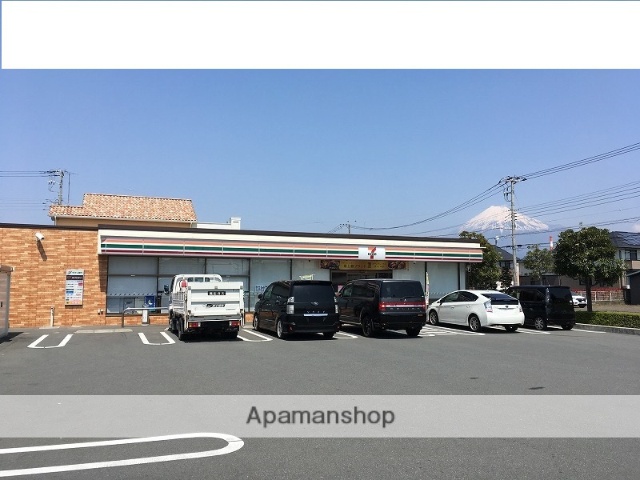 コンビニ　セブンイレブン（コンビニ）まで529m