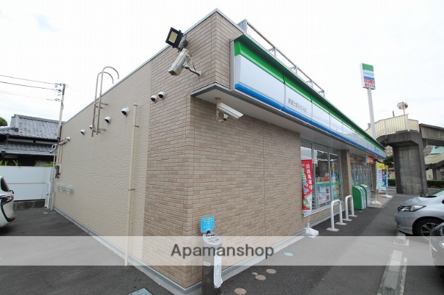 コンビニ　ファミリーマート（コンビニ）まで811m