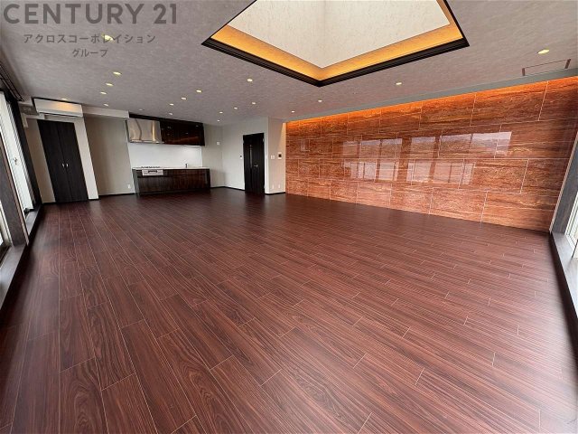 居室・リビング　３７帖の広いリビングです♪エアコン付き♪