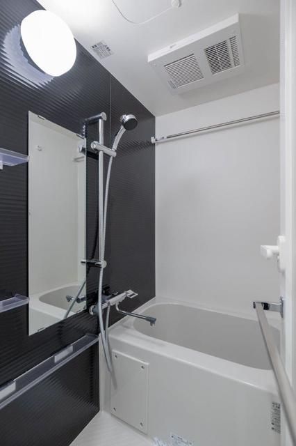 バス・シャワールーム　Aタイプ2024年10月撮影 同タイプ1001号室の写真です